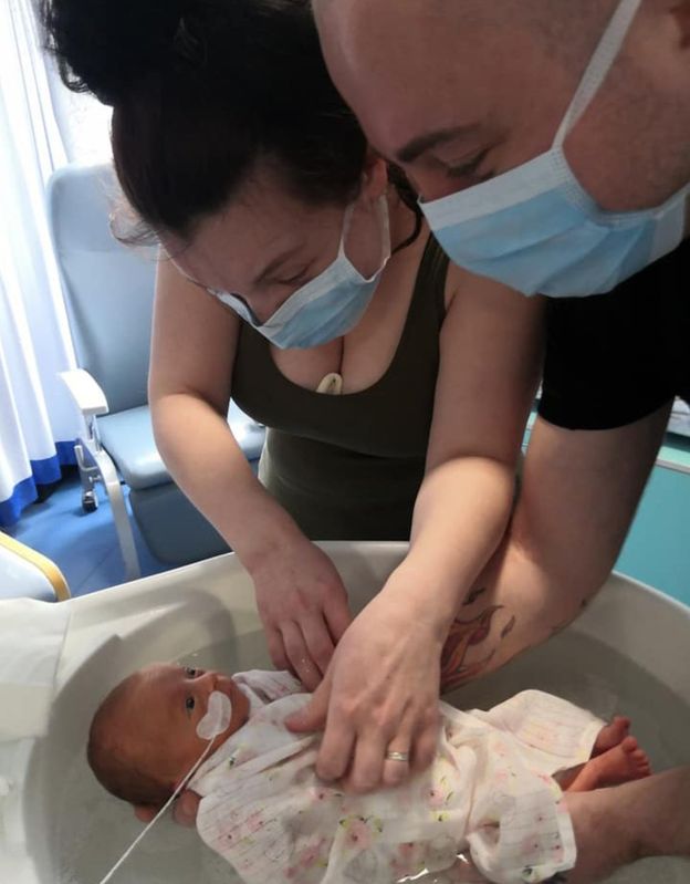 Bebé prematura se cura de COVID-19 en Reino Unido - bebe-reino-unido-coronavirus-covid-19