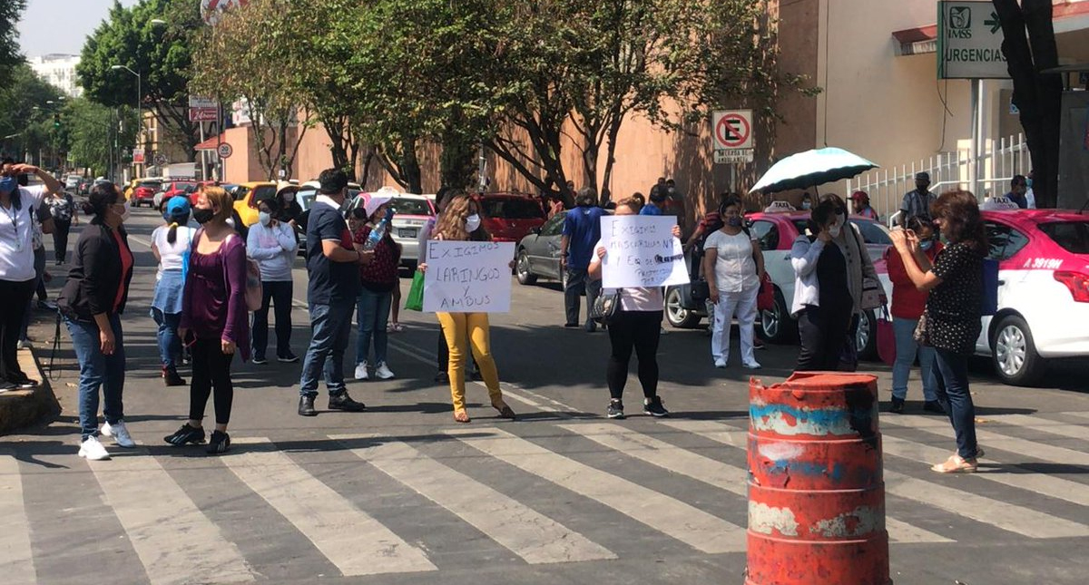 Personal del IMSS bloquea cruce en la Benito Juárez en demanda de insumos