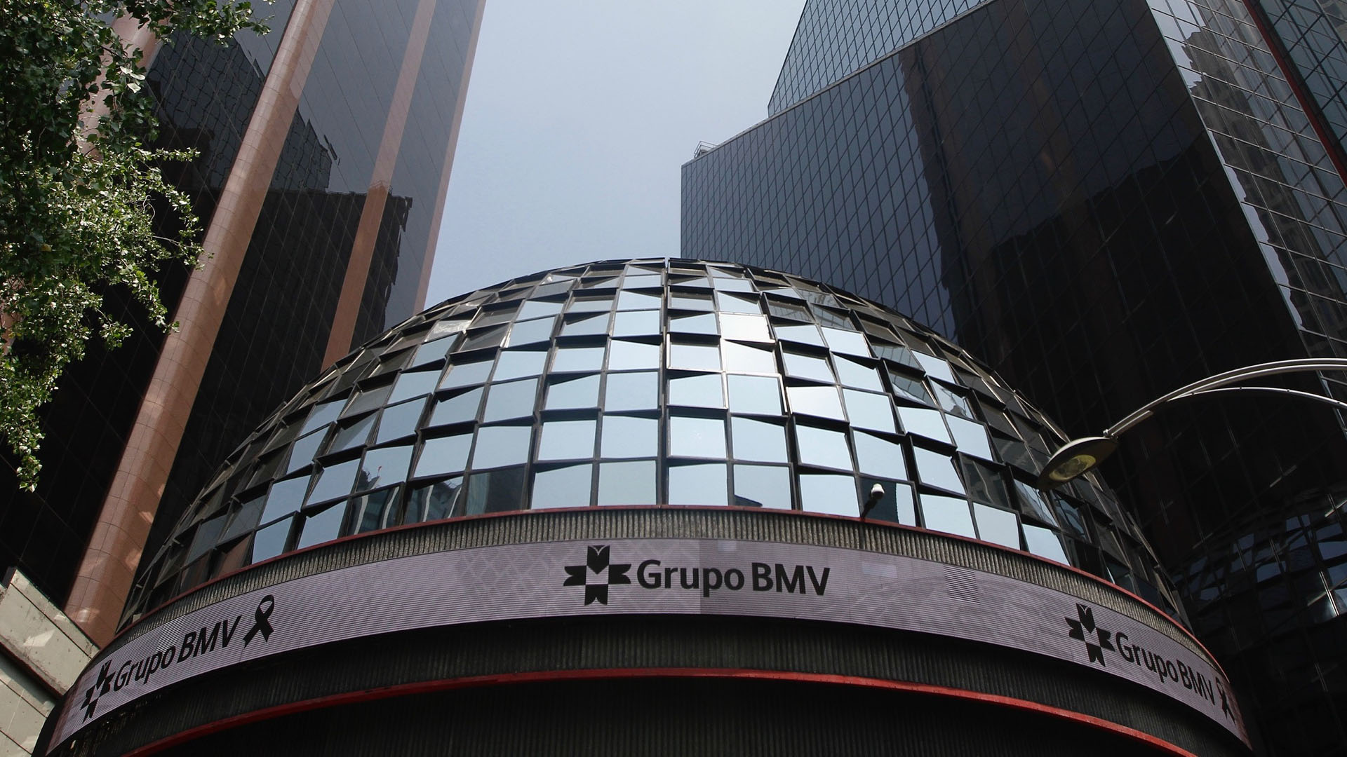 Bolsa Mexicana cierra la semana con avance de 0.12 % y finaliza el año en 57 mil 386.25 unidades Bolsa Mexicana cierra la semana con avance de 0.12 % y finaliza el año en 57 mil 386.25 unidades