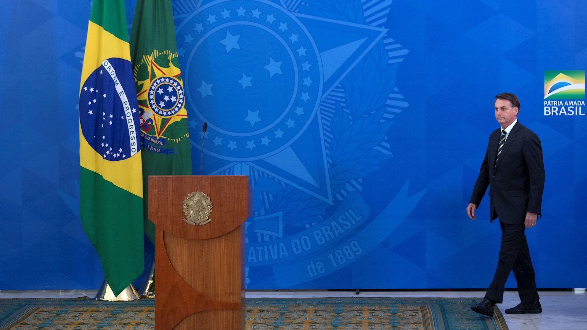 Bolsonaro encara su peor crisis política en plena pandemia de COVID-19