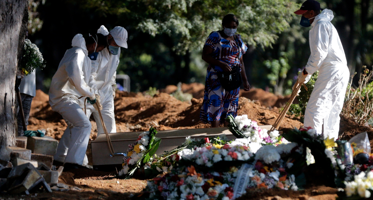 Bolsonaro culpa a gobernadores y alcaldes de aumento de muertes por COVID-19