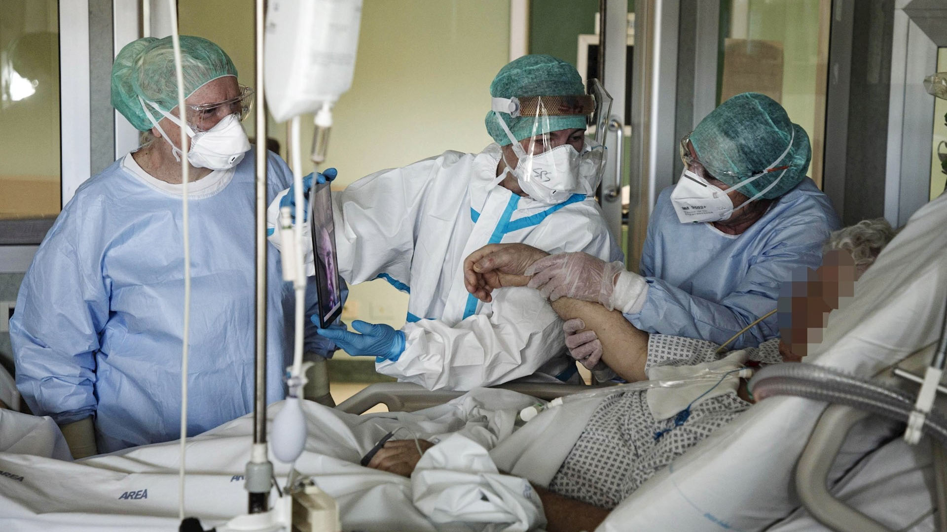 Advierten por nuevo brote internacional de COVID-19 a finales de año