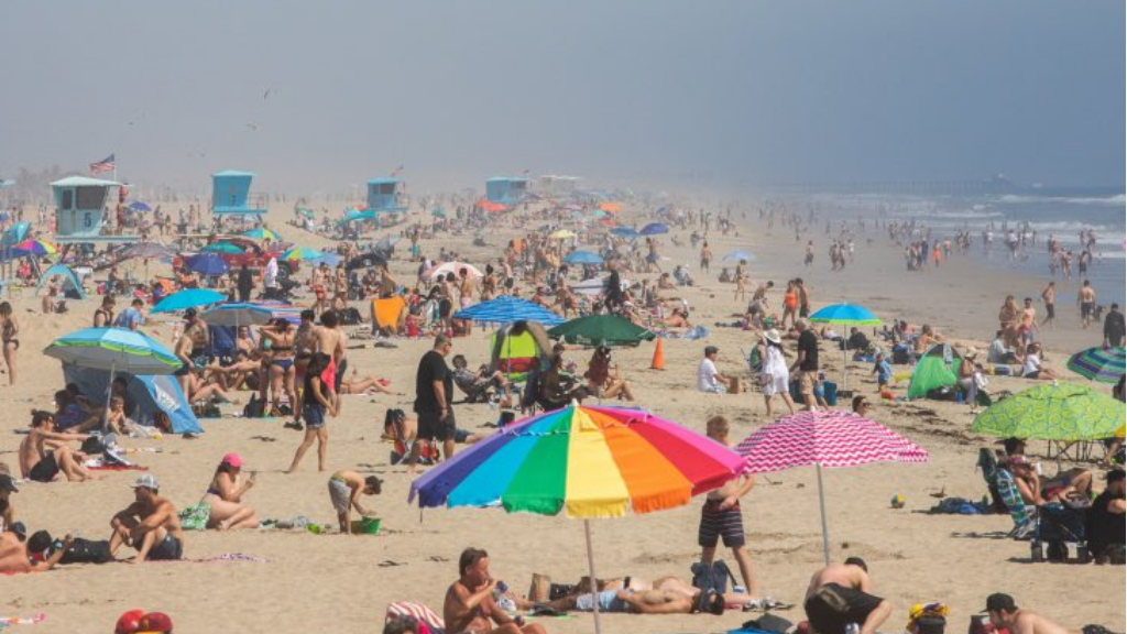 California cierra playas nuevamente ante aumento de contagios de COVID-19 en EE.UU.