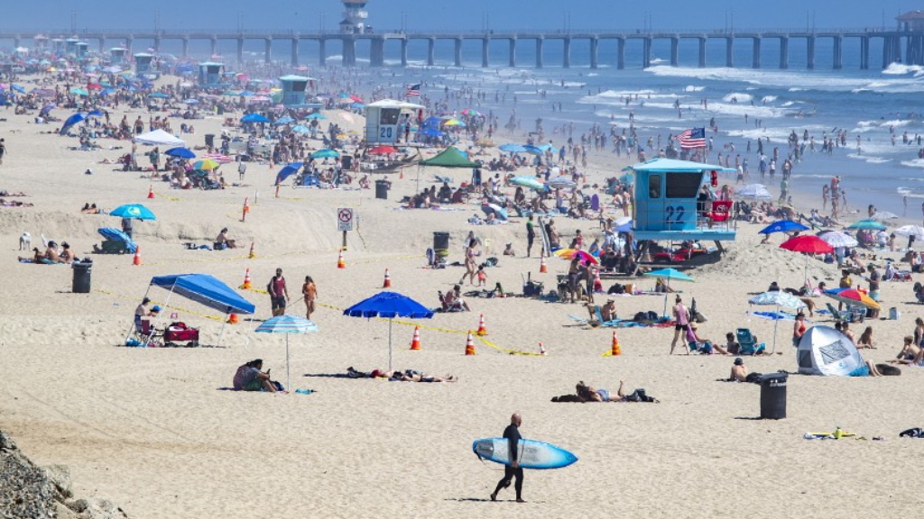 Playas de California abarrotadas tras relajación de contingencia por COVID-19 - california-playas-covid-19-coronavirus