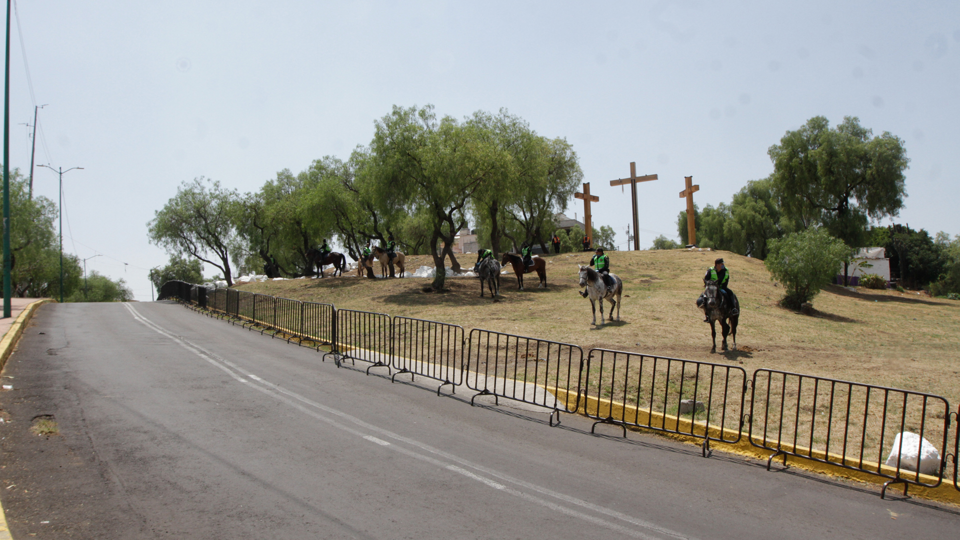 Así se vivió el Viacrucis de Iztapalapa sin feligreses - cerco-policial-en-iztapalapa-por-viacrucis