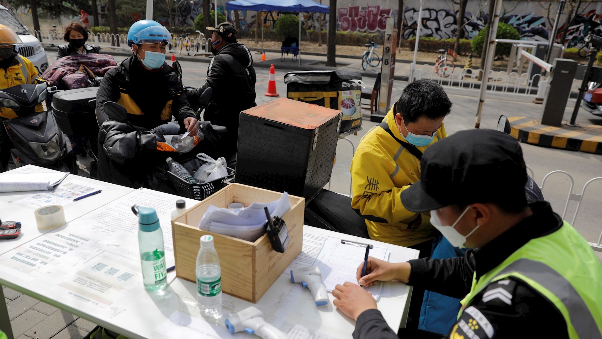 China presenta 29 nuevos casos de COVID-19 provenientes del exterior y dos contagios locales