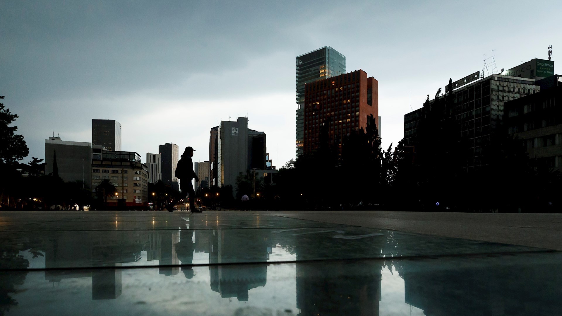 Presenta AMLO plan para atender crisis por COVID-19; blinda programas sociales, proyectos prioritarios y desaparecen 10 subsecretarías