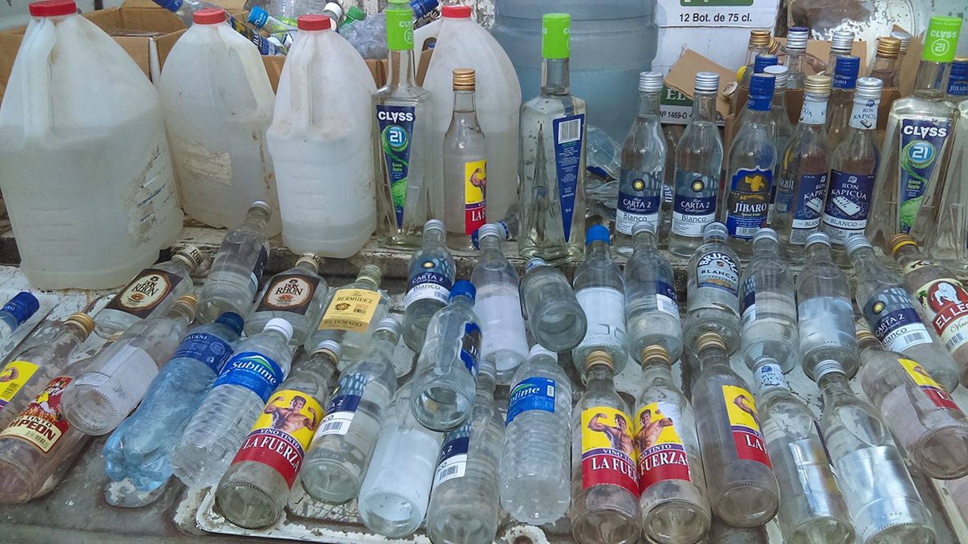 Ron clandestino mata a 42 personas en República Dominicana durante cuarentena