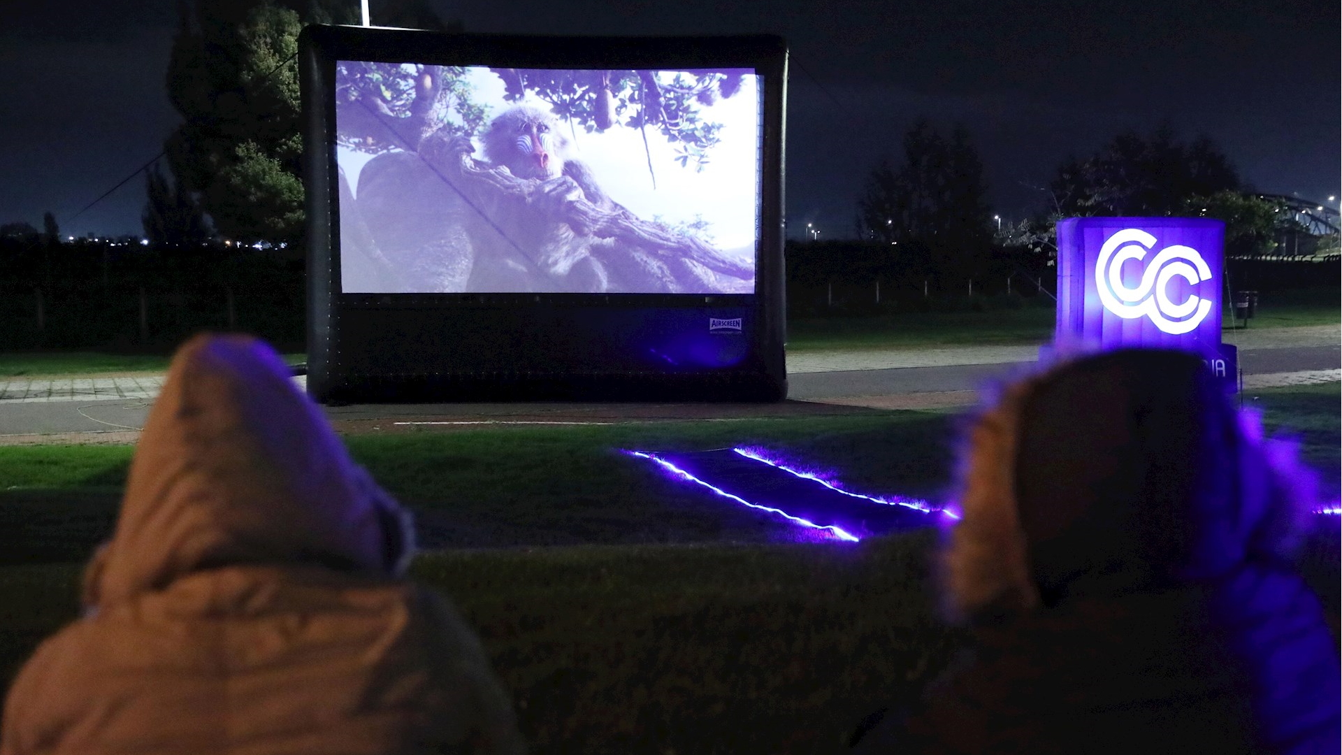 Pantalla gigante recorre Bogotá para llevar cine a los vecindarios