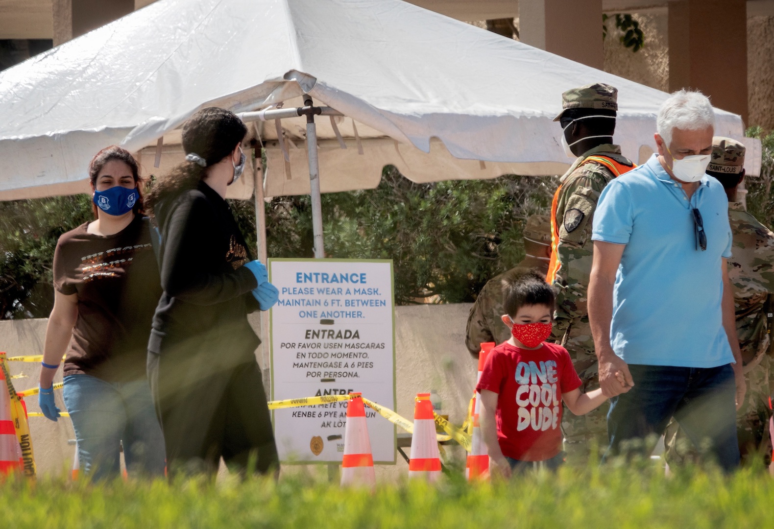 En 24 horas, hay 708 casos nuevos de COVID-19 y 83 muertes en Florida