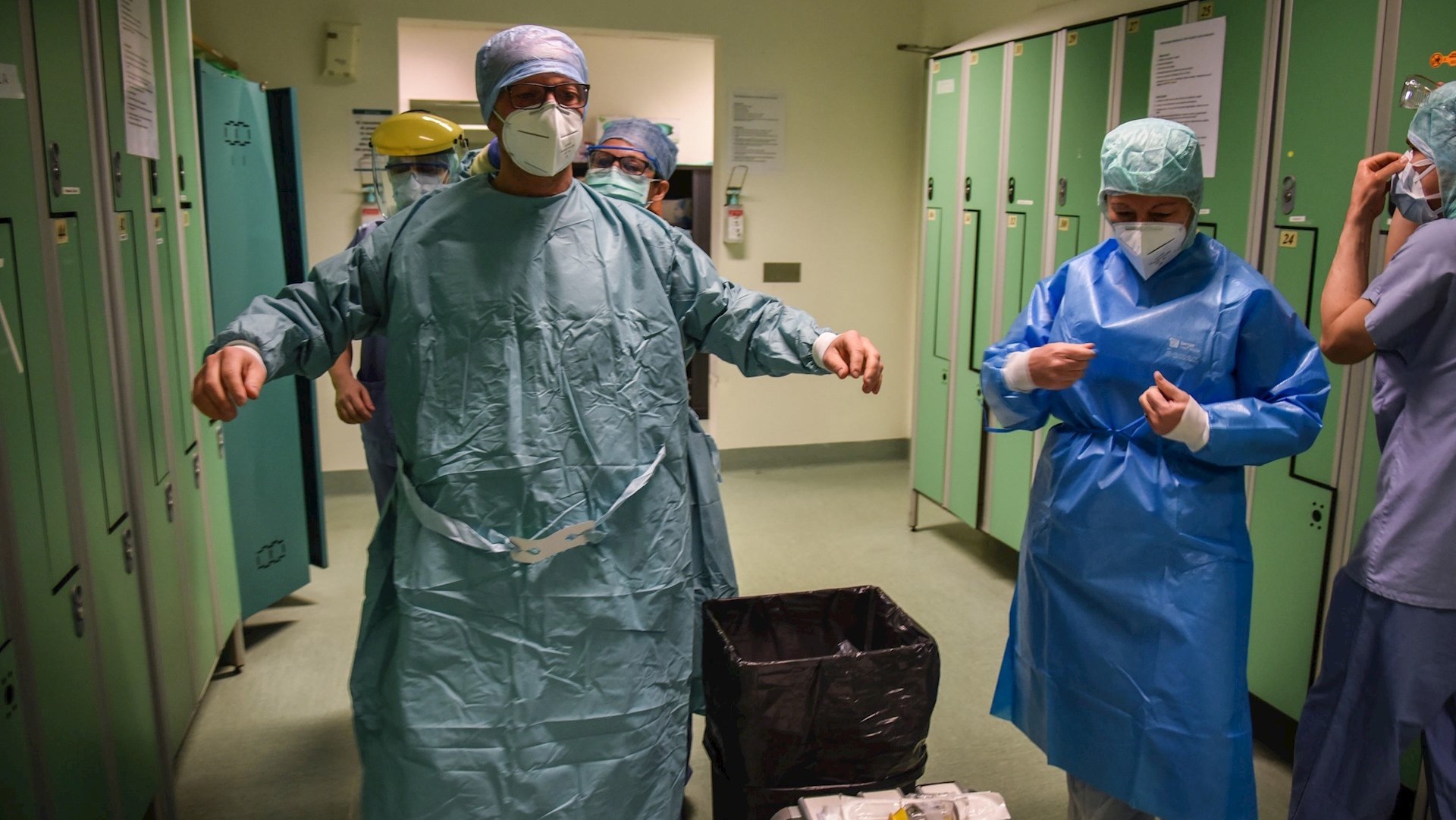 Cifra de muertos por COVID-19 en Italia llega a 17 mil 669; mantiene tendencia a la baja