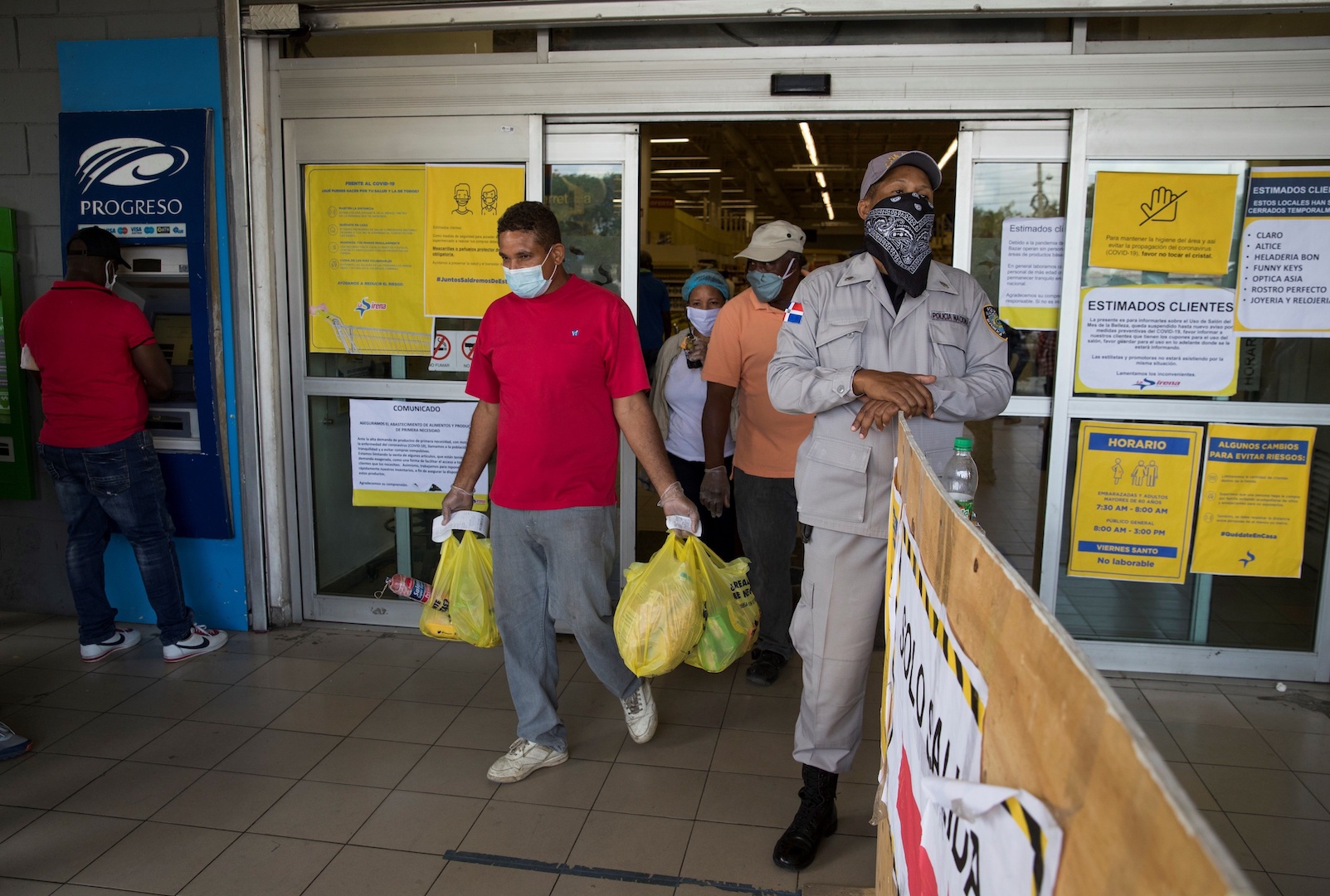 Ya son 108 los muertos por COVID-19 en República Dominicana