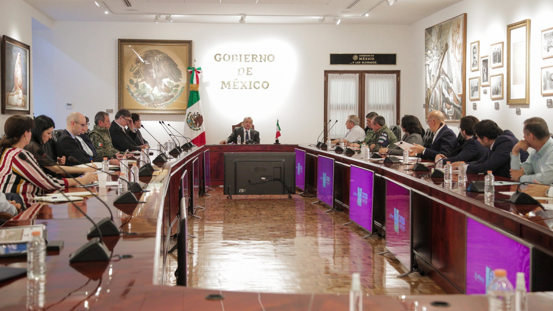 López Obrador dialoga con equipo de Salud sobre capacidades médicas ante COVID-19