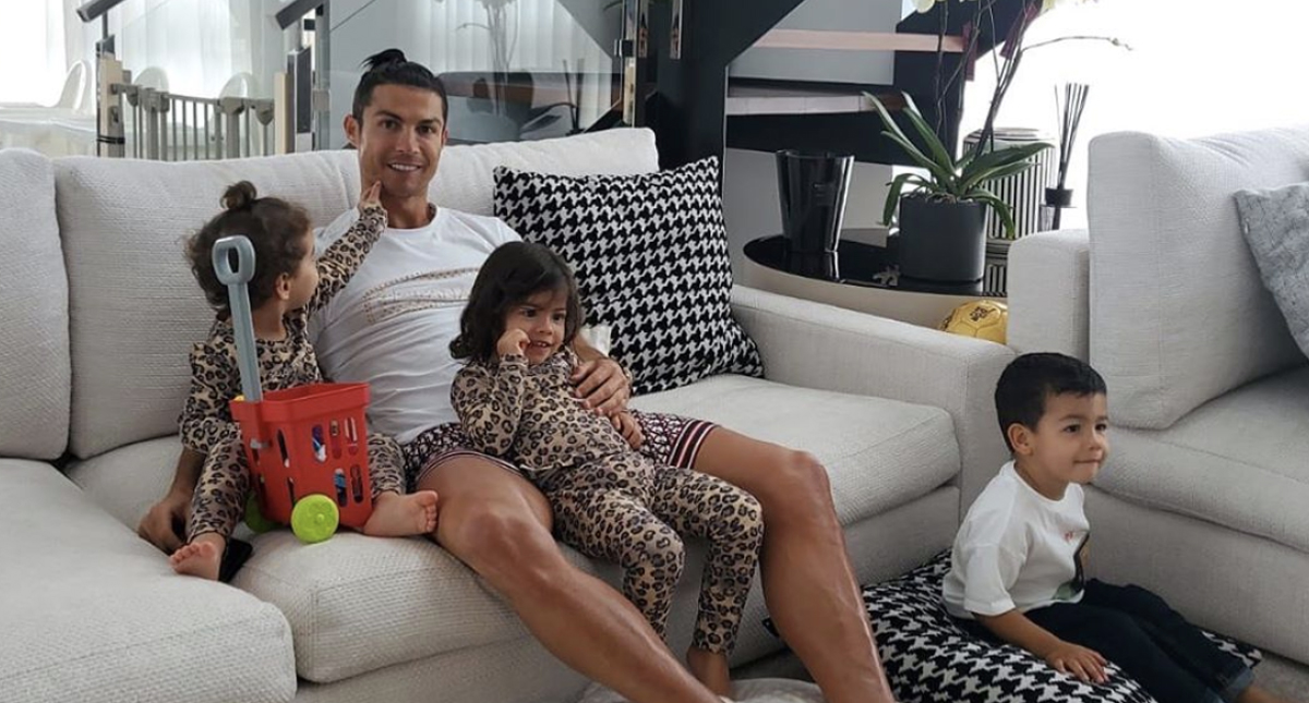 #Video Cristiano Ronaldo entrena con sus hijos desde casa