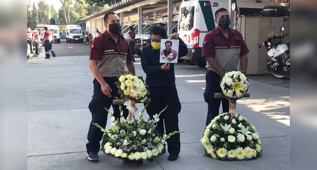 CRUM da último adiós a paramédico que murió por COVID-19