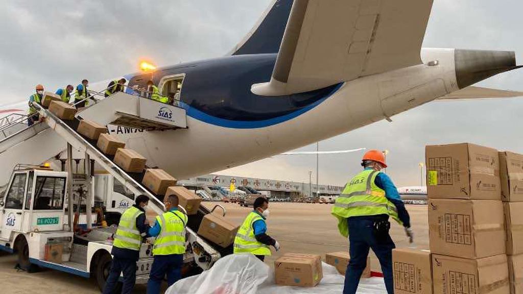 Parte desde China cuarto vuelo a México con insumos médicos para atender COVID-19