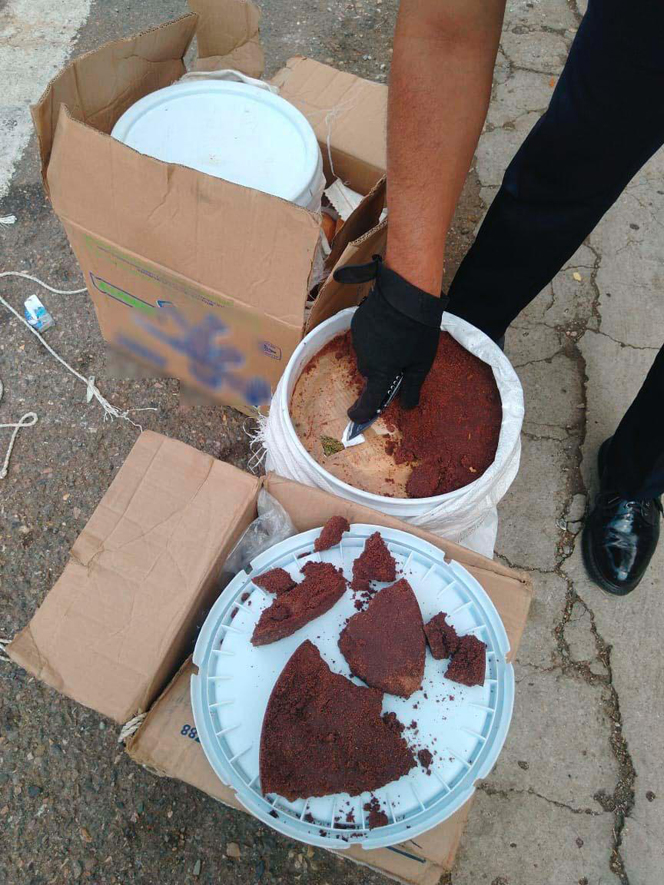 Decomisan 17 kilos de mariguana en cubetas de chocolate oaxaqueño - cubetas-supuestamente-de-chocolate-oaxaqueno-con-droga