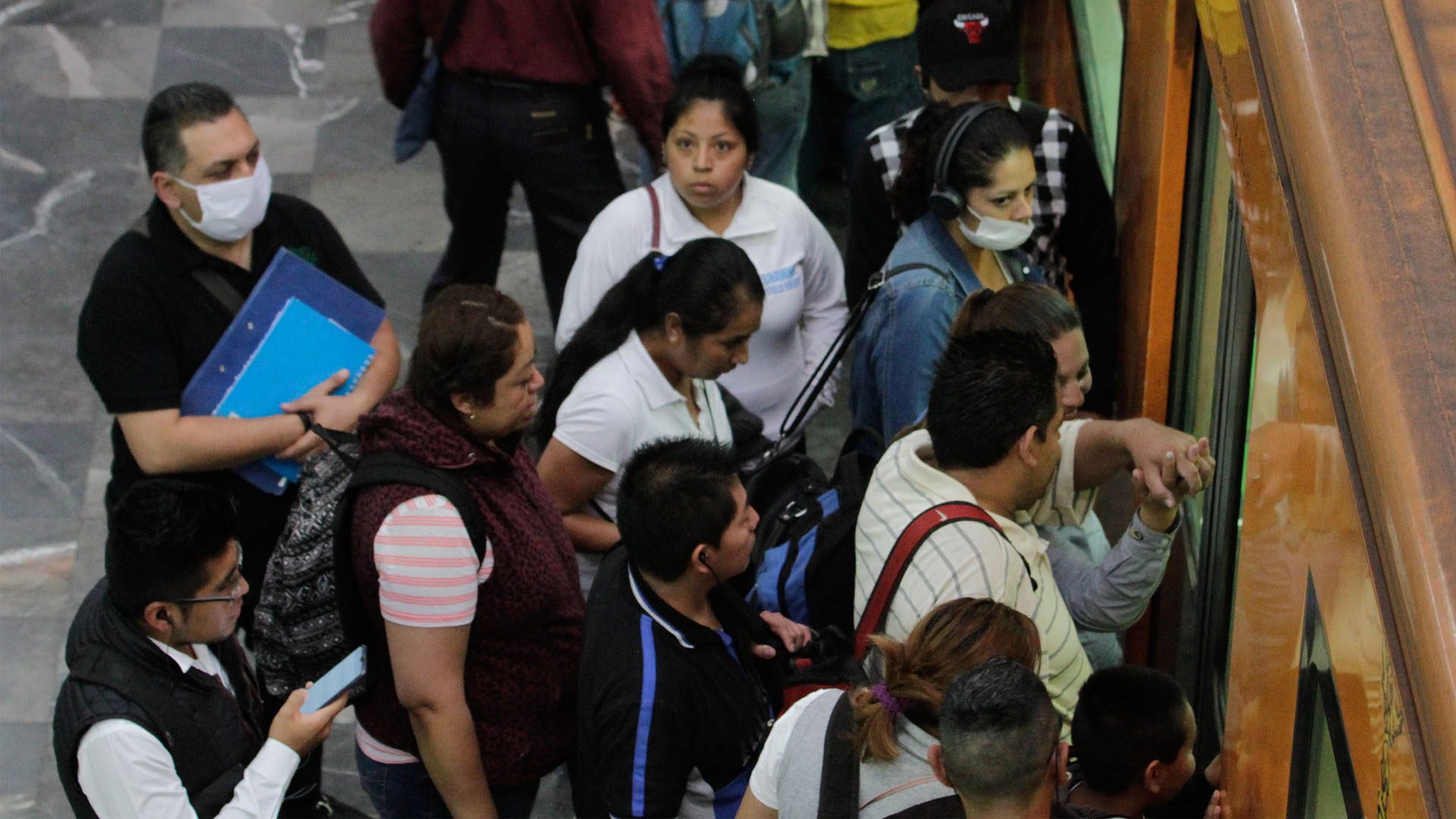 Uso de cubrebocas será obligatorio para viajar en el Metro