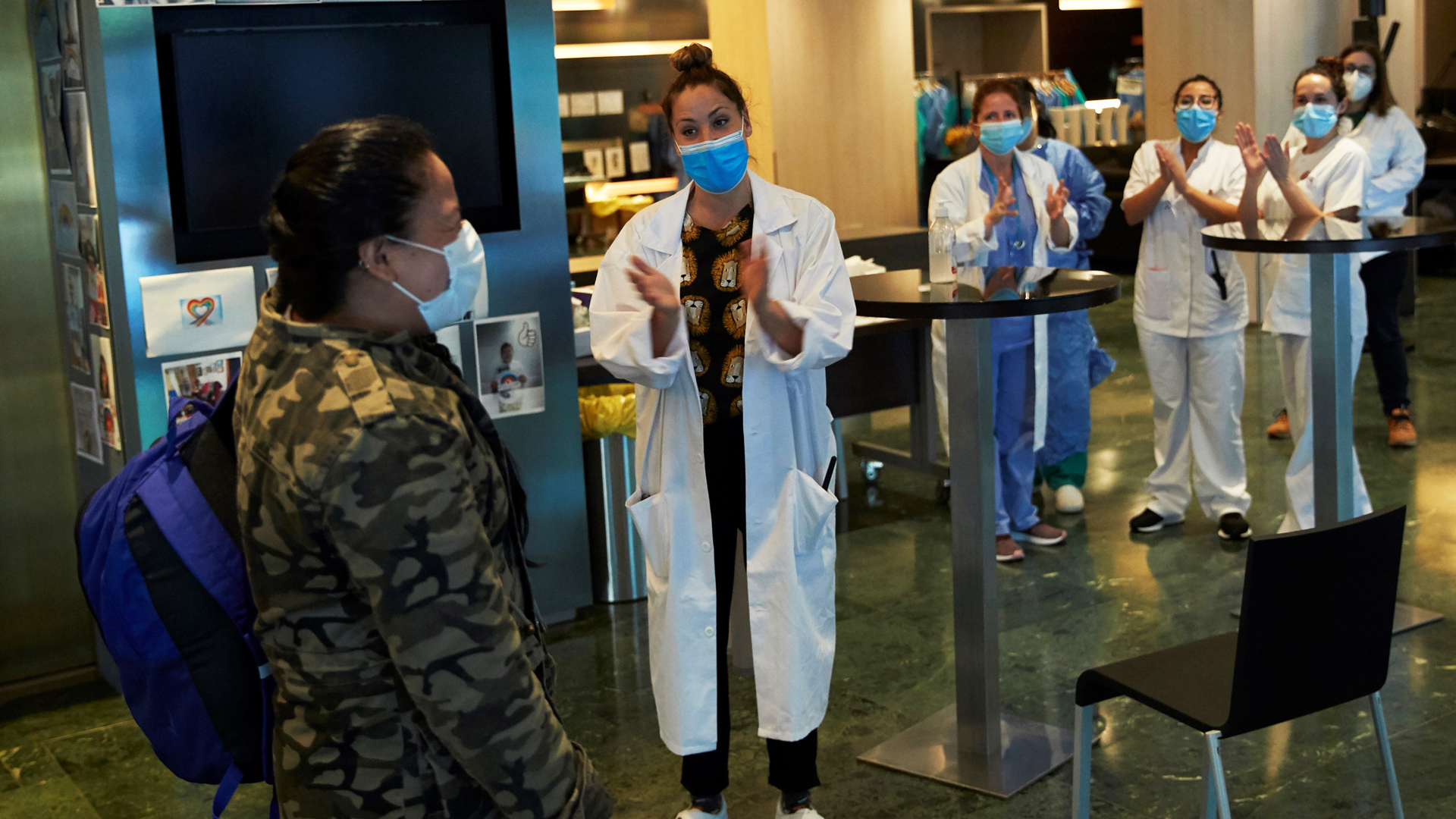 Aumentan pacientes recuperados y bajan muertes por COVID-19 en España