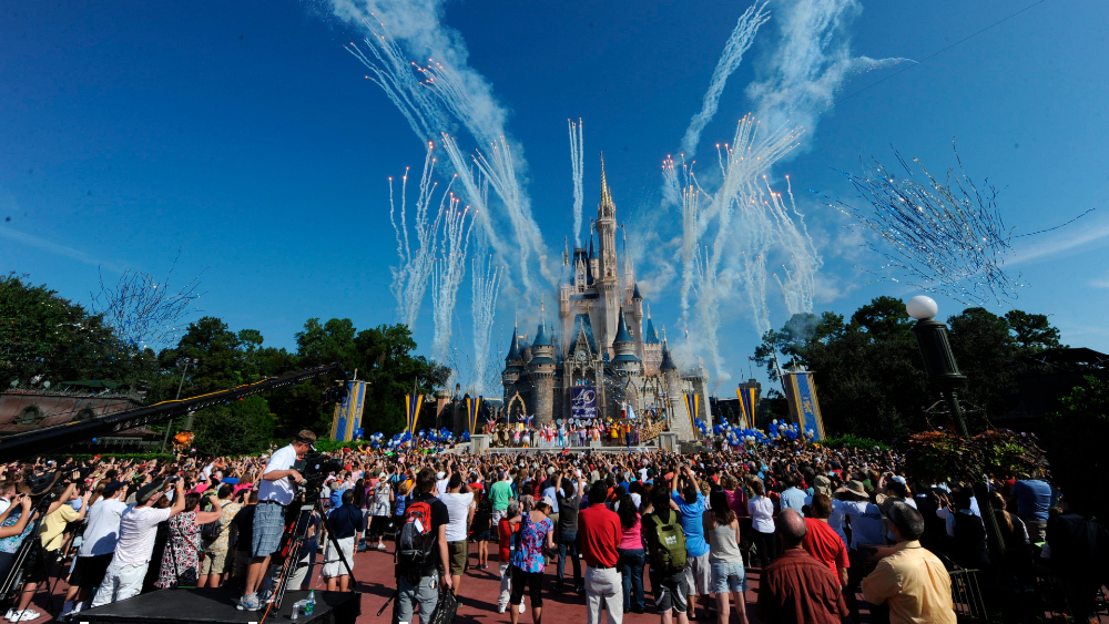Unos 43 mil empleados de Disney World son suspendidos sin sueldo en Orlando