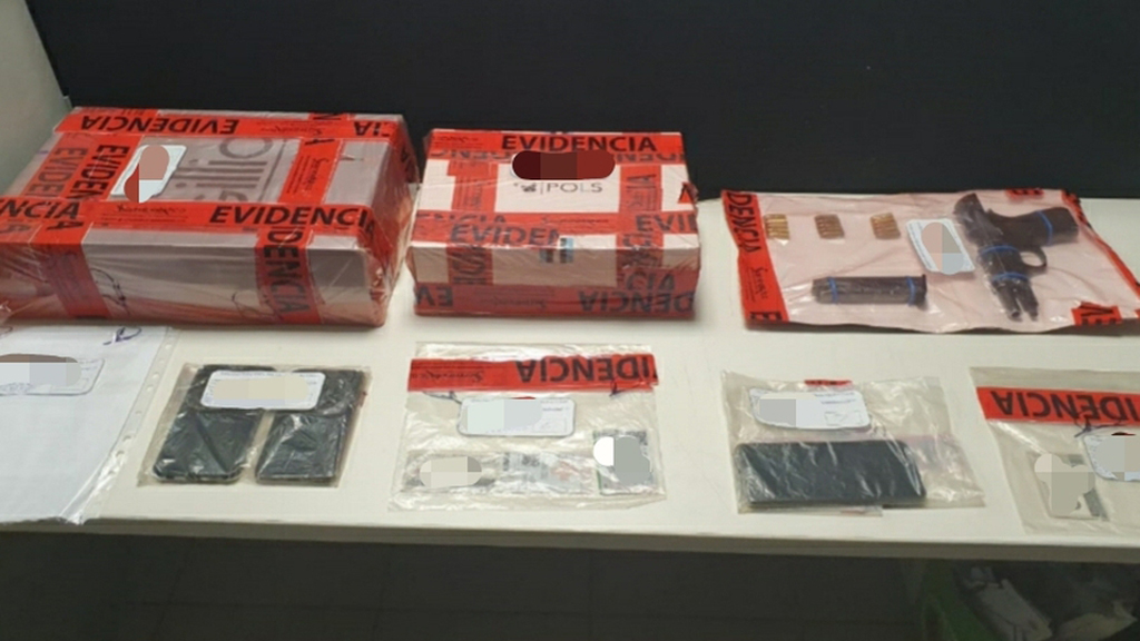 #Video Detienen a paramédicos de la Cruz Roja con 7 kilos de droga - droga-y-arma-de-fuego-decomisada-a-paramedicos