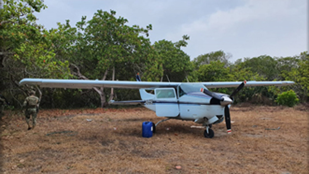 Aseguran en Chiapas avioneta con 358 kg de cocaína