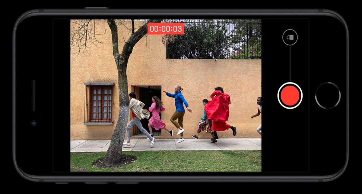 Apple retrasa producción del iPhone SE por pandemia - el-iphone-se-puede-pasar-de-modo-camara-a-video-con-tan-solo-mantener-presionada-la-opcion-de-capturar