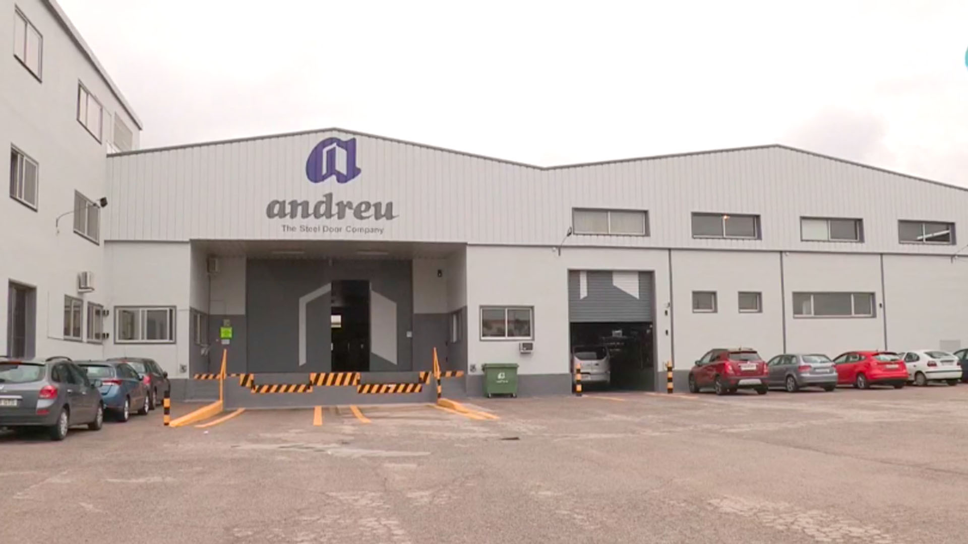 Una empresa valenciana que fabrica puertas vuelve a la actividad