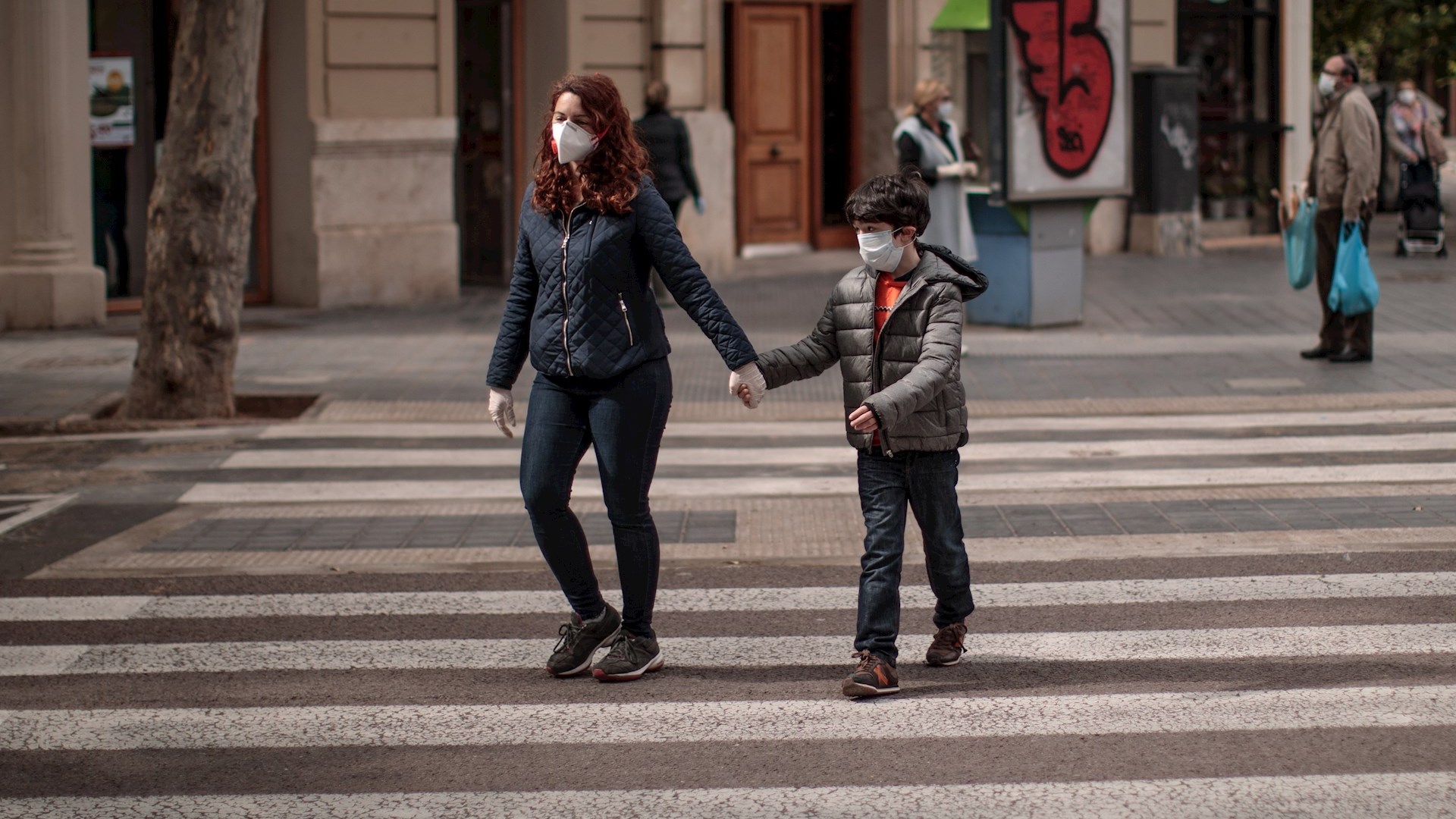 España suma 23 mil 521 muertes por COVID-19