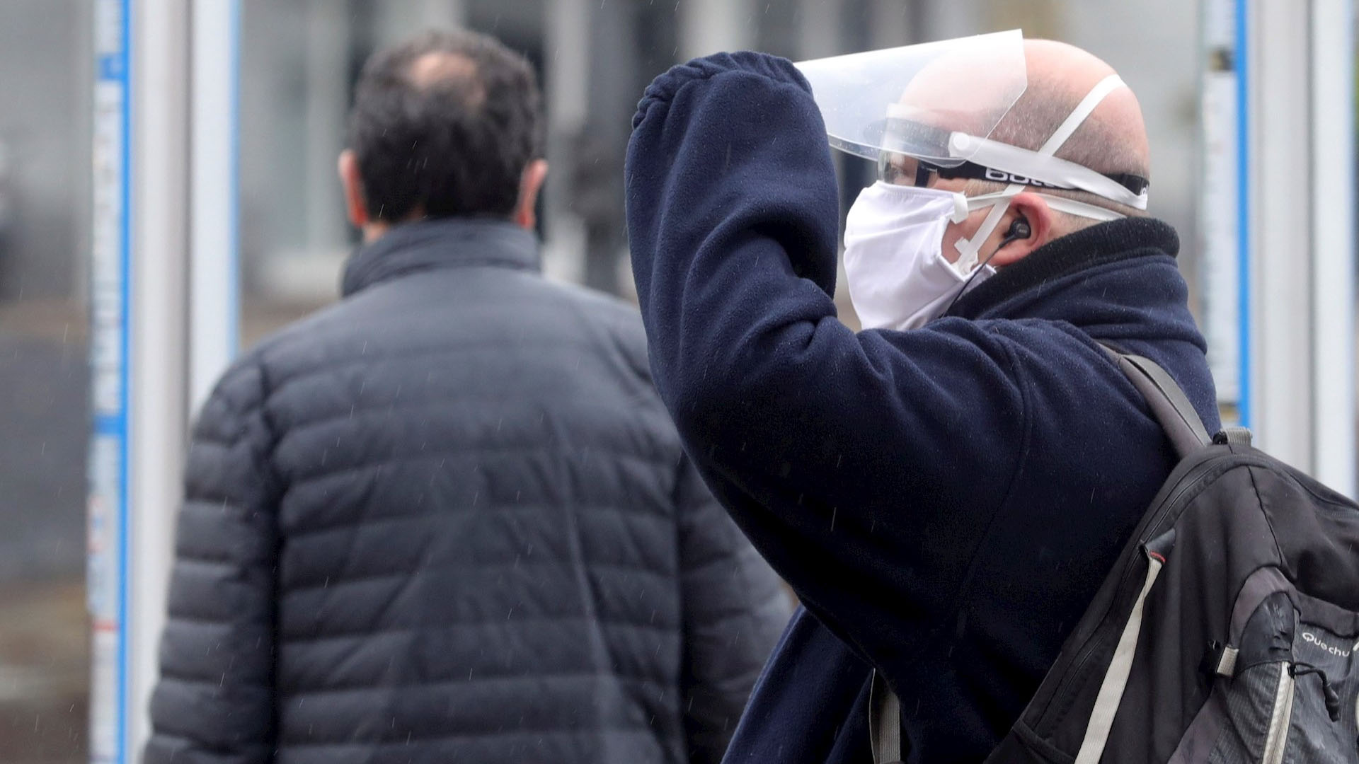 Nuevo descenso de muertes y contagios por COVID-19 en España