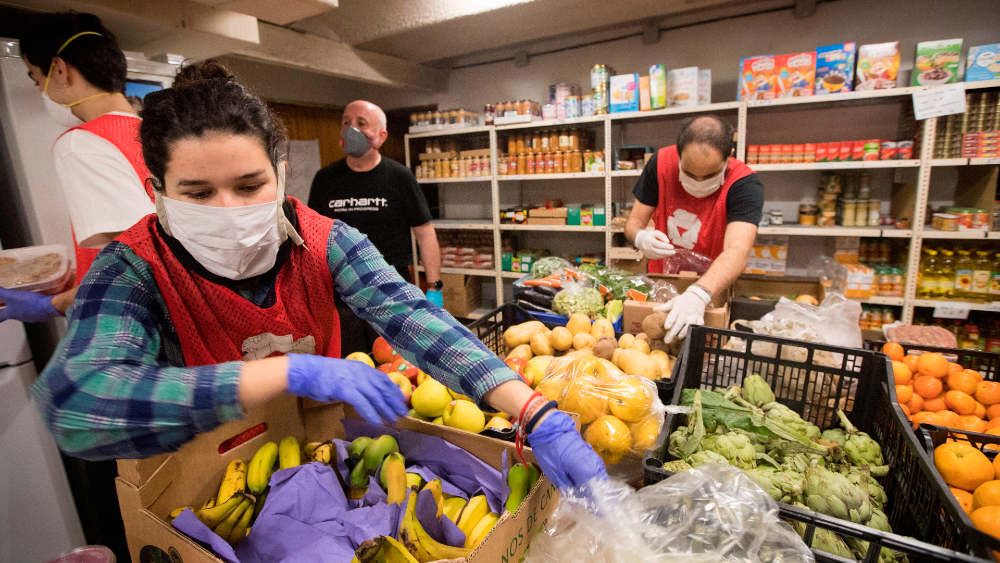 Gobierno español repartirá mascarillas en el transporte colectivo