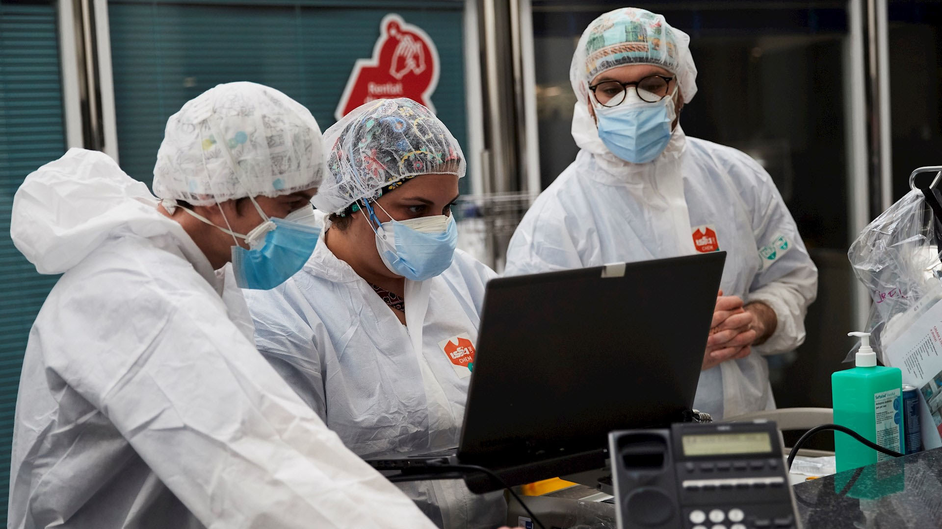 Pérdida grave del gusto y olfato por COVID-19 se asocia con menor probabilidad de hospitalización - espana-muertos-coronavirus-covid-19-3