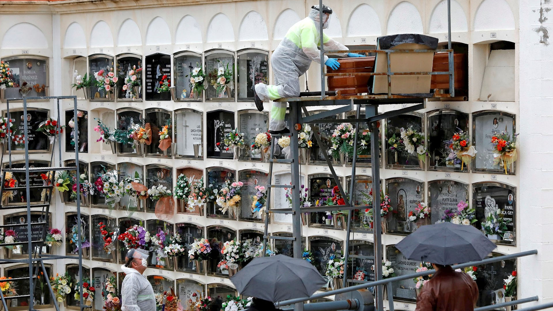 España supera los 9 mil muertos y los 100 mil casos de COVID-19 España supera los 9 mil muertos y los 100 mil casos de COVID-19