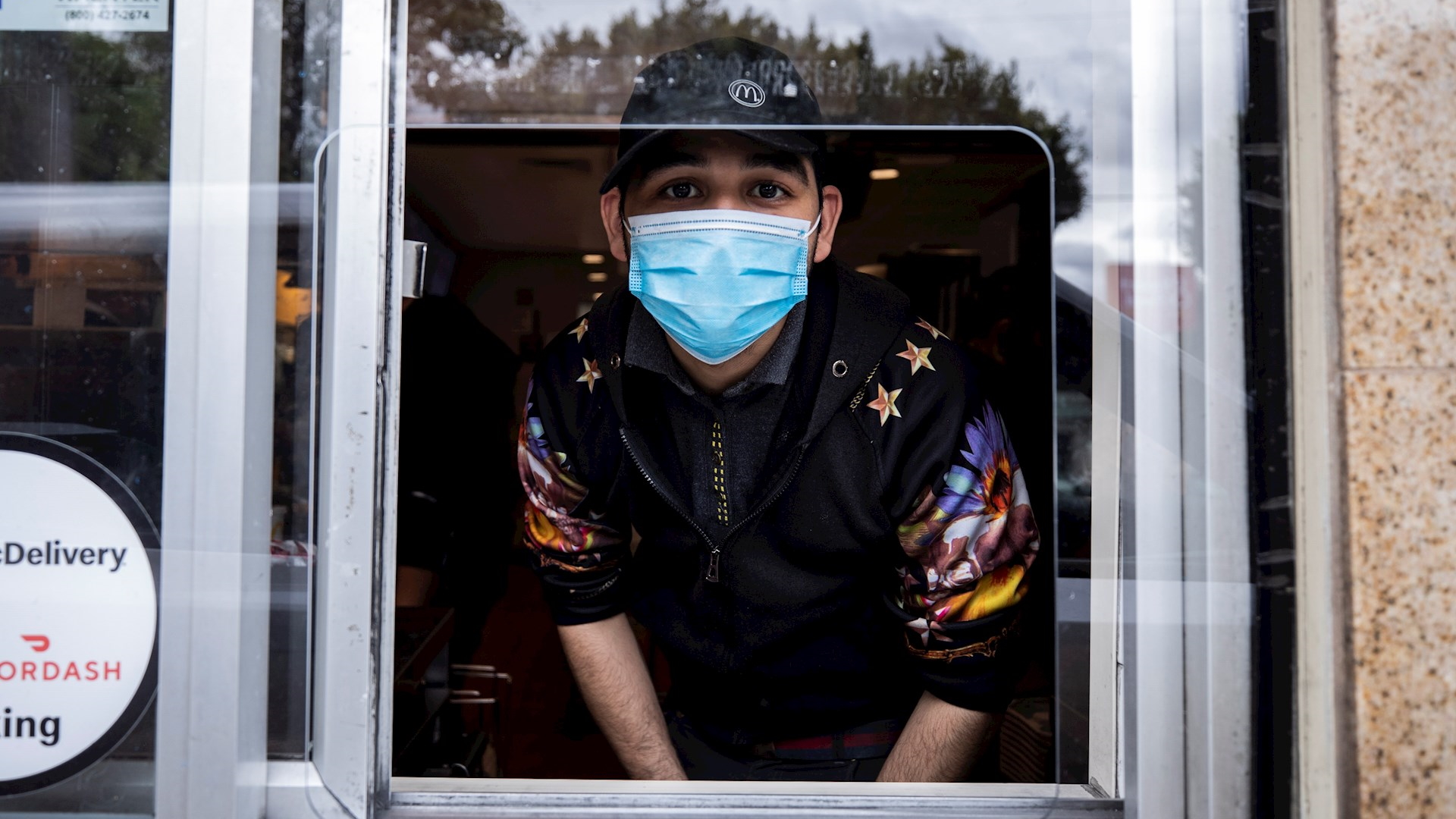 Estados Unidos no podrá reabrir su economía el 1 de mayo, advierte director de salud pública