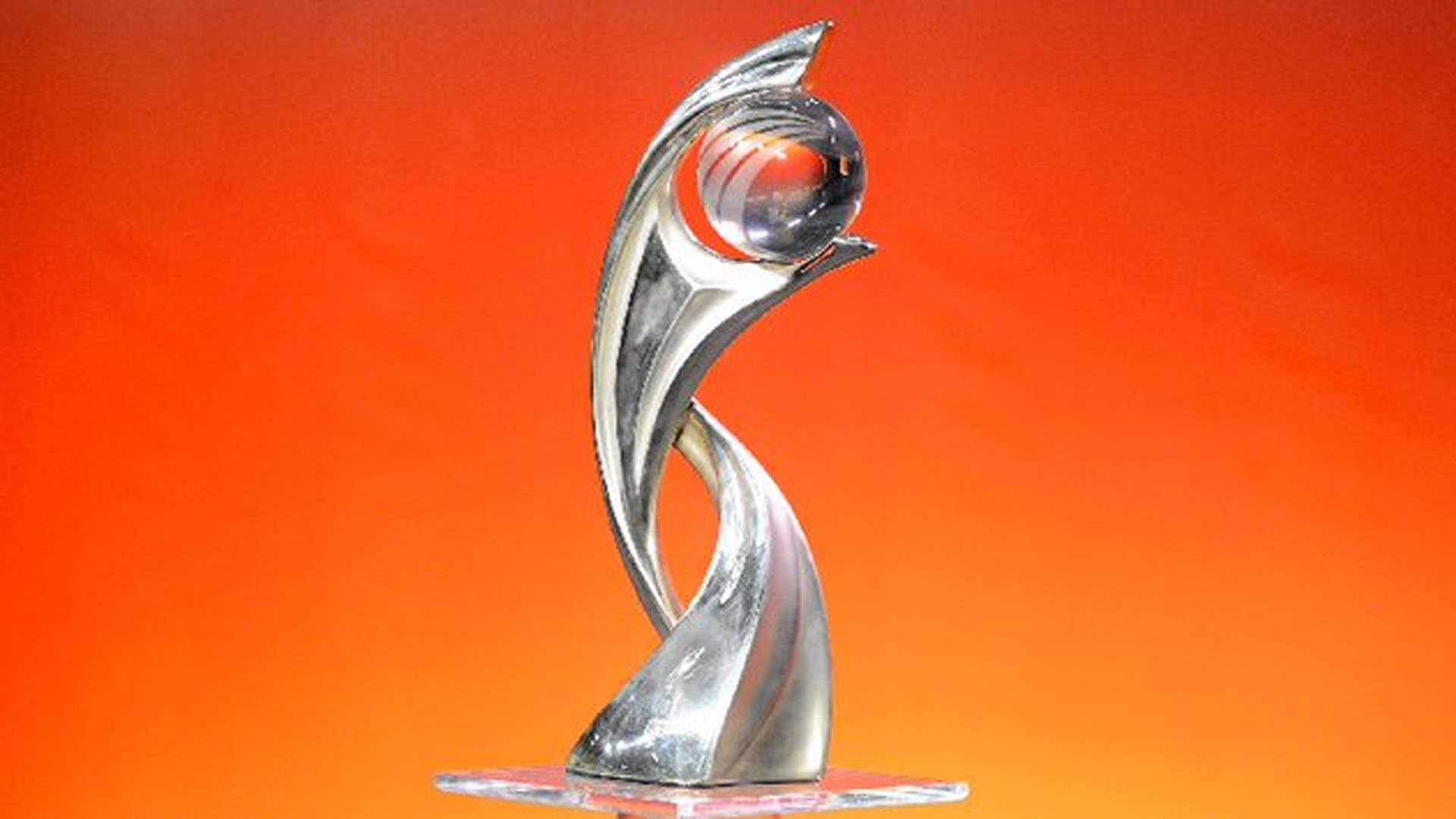 UEFA aplaza Eurocopa femenina por COVID-19