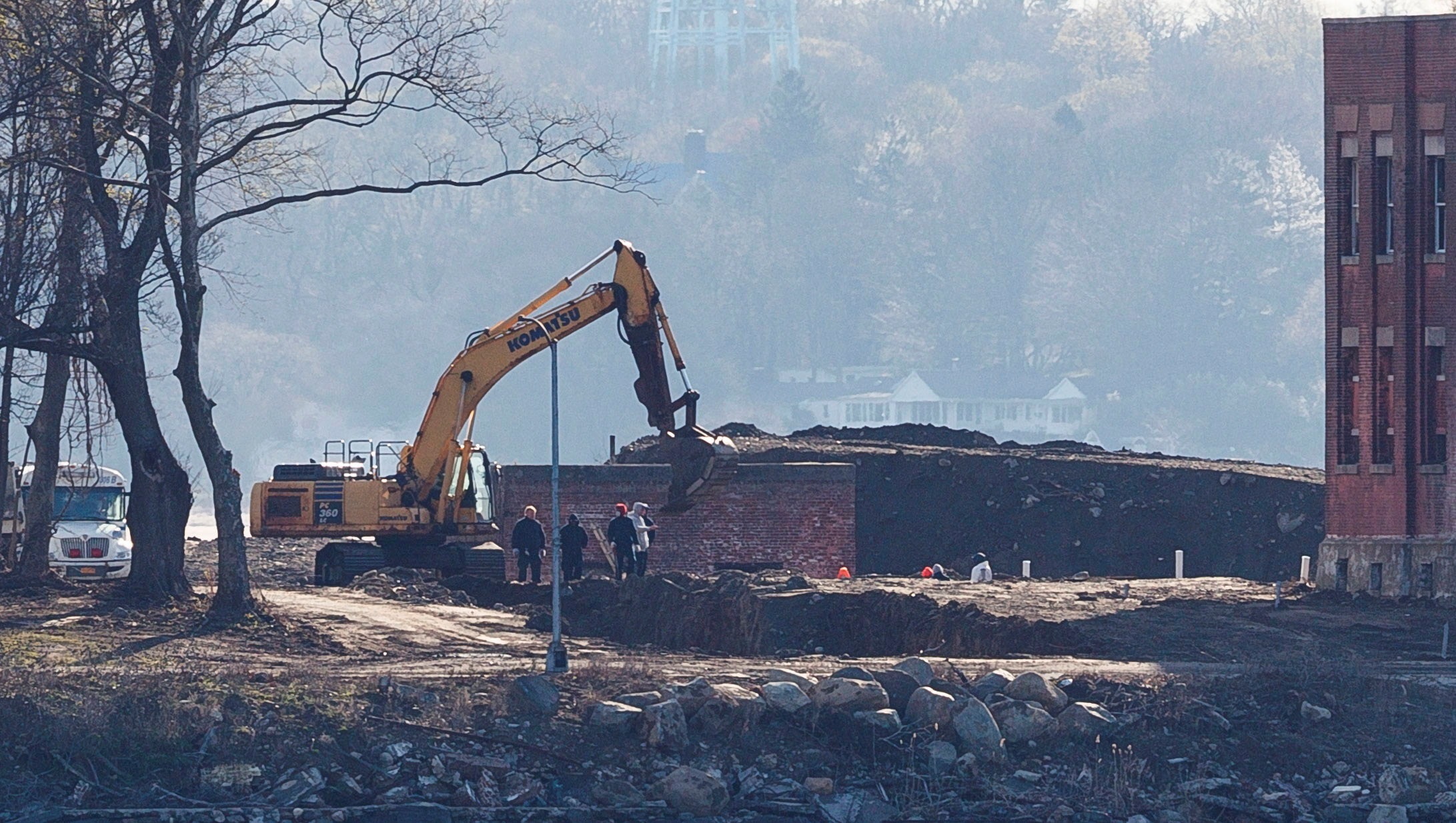 Nueva York utiliza fosa común para enterrar muertos por COVID-19 - f5bbf0a95c69d013437944127fa2a930b03c5f8b