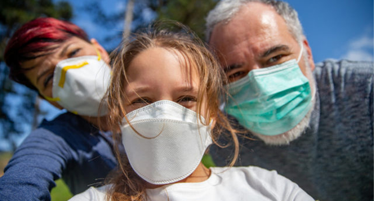 Siete tips para que usted y sus hijos puedan salir con seguridad durante la contingencia