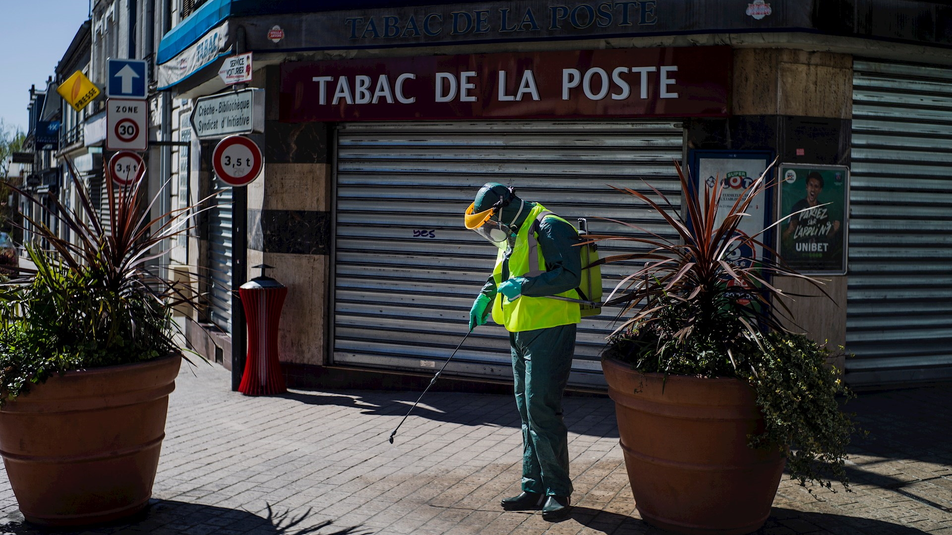 Francia rebasa los 8 mil muertos por COVID-19