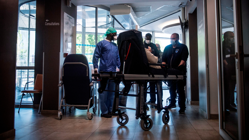 Muertes por COVID-19 en Francia se elevan a 22 mil 245