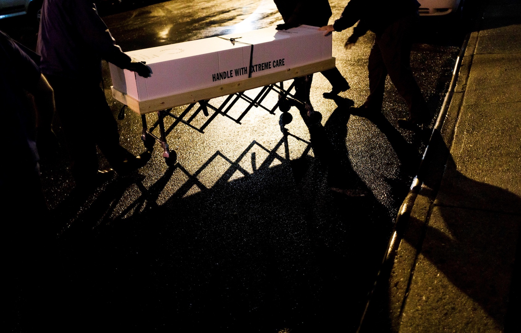 Funerarias en Nueva York desbordadas por muertes provocadas por COVID-19