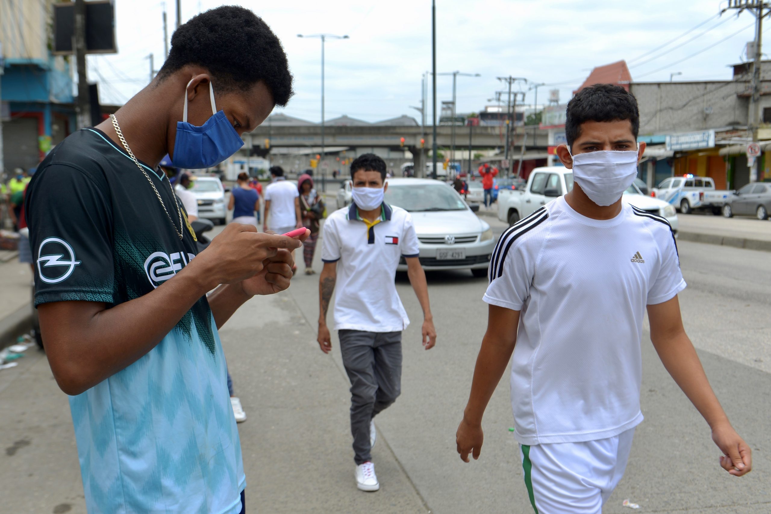 Las dificultades para enterrar a un familiar en Guayaquil por el COVID-19 - guayaquil-emergencia-covid-19-scaled