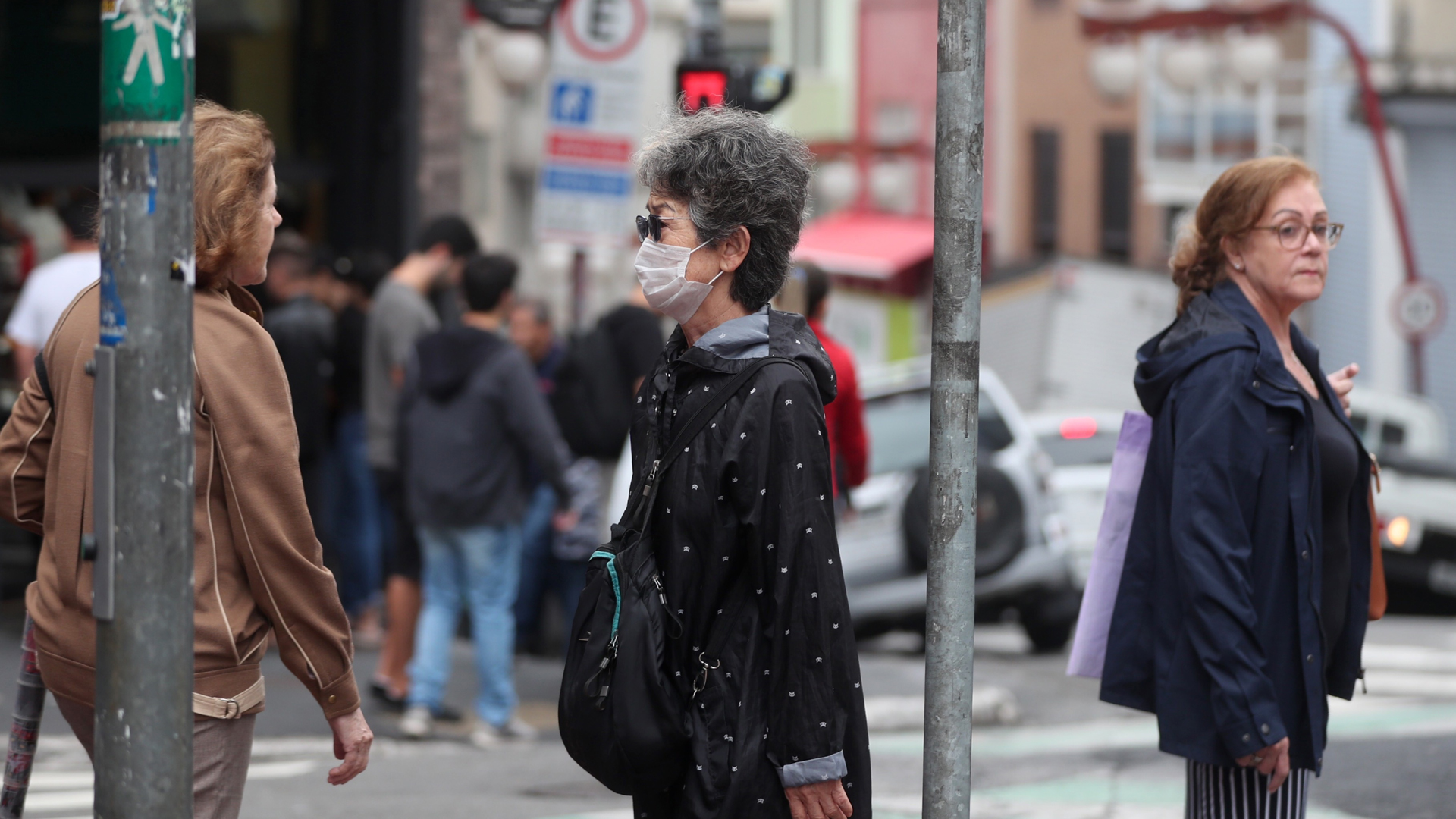 Decesos por COVID-19 aumentan 4.5 por ciento en Brasil