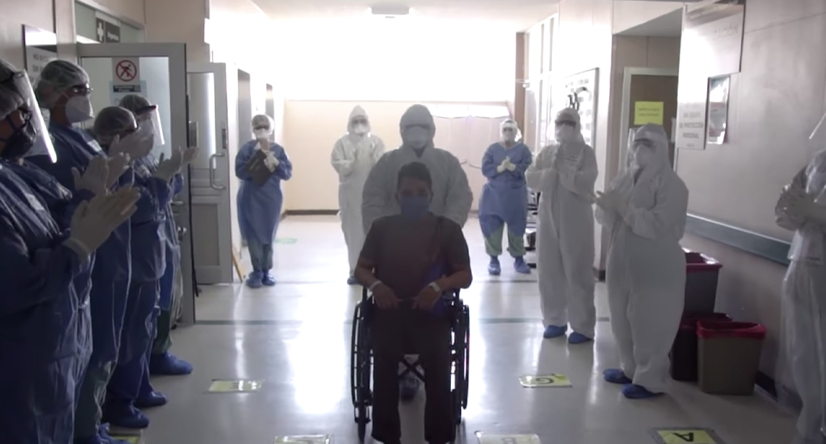 #Video Personal médico del IMSS en Mexicali despide con aplausos a paciente recuperado de COVID-19