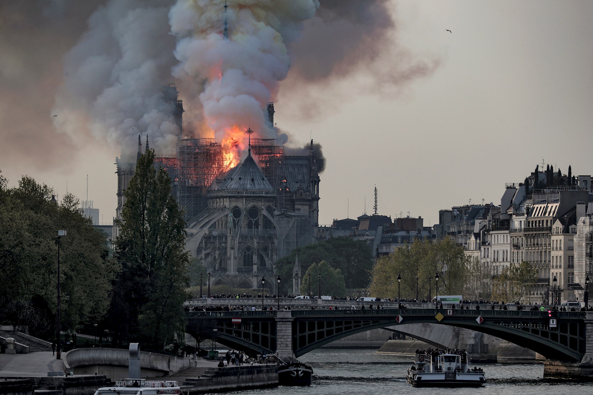 Todavía no sabemos cuánto costará reconstrucción: rector de Notre-Dame - incendio-notre-dame