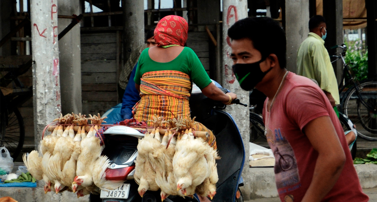 Hasta 7 años de cárcel por atacar a médicos durante la pandemia en India