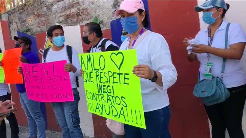 Verificadores del INEGI protestan en Cuernavaca por despidos