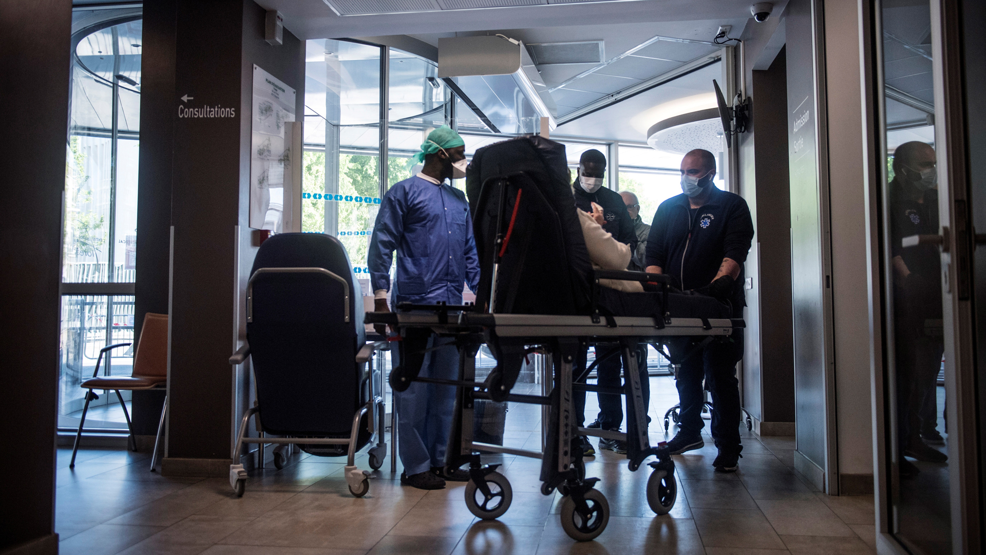 Baja número de muertes diarias por coronavirus en Francia