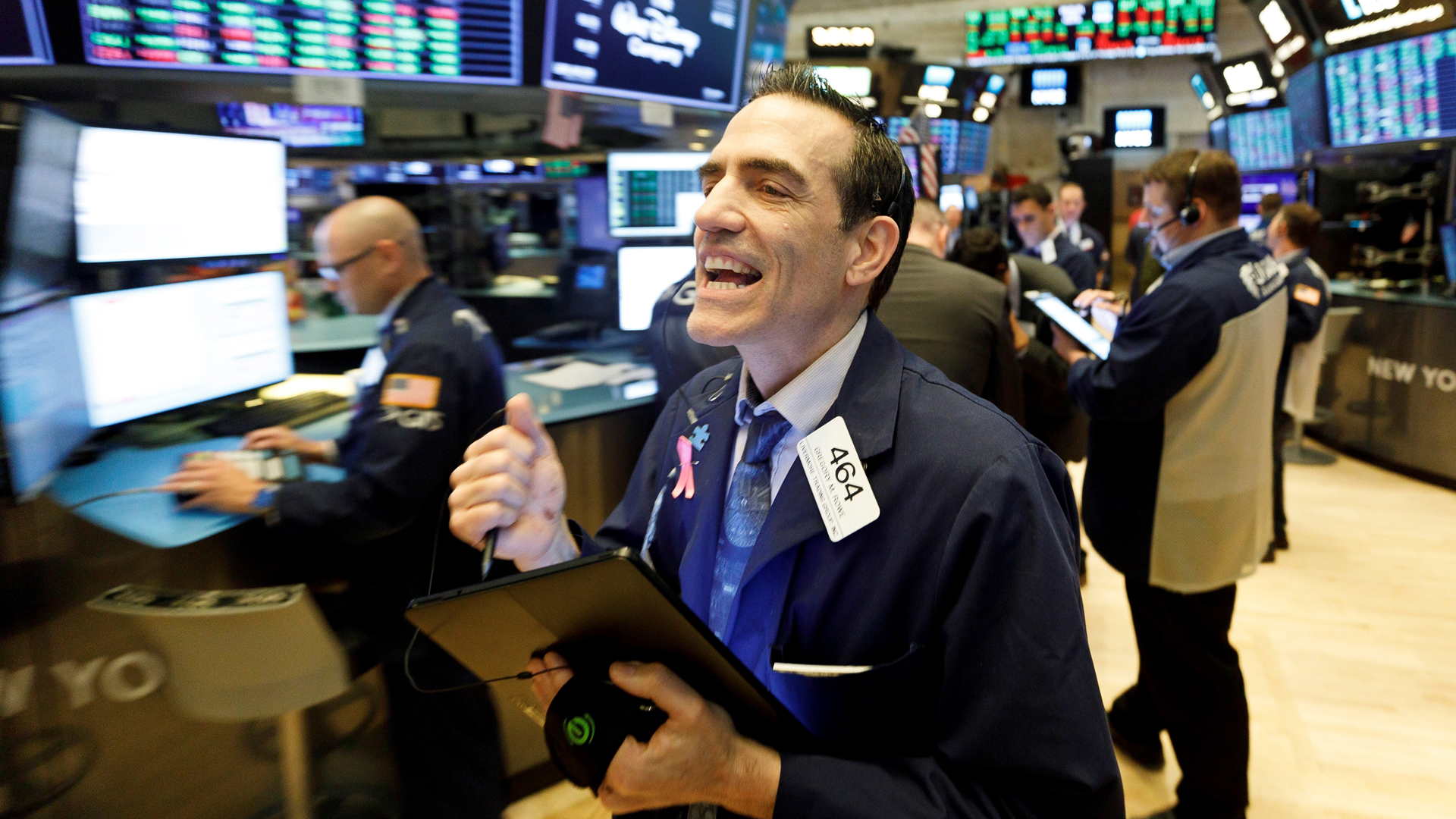 Wall Street cierra sin grandes cambios pese a una sesión movida