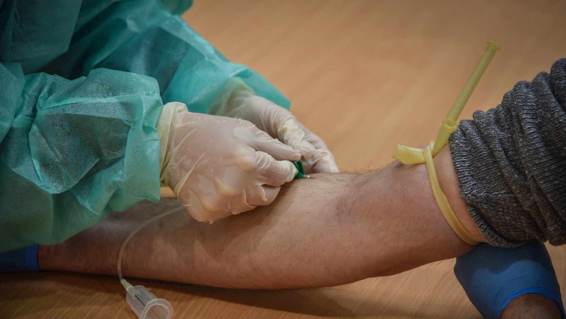 Suman 24 mil 114 muertos en Italia por COVID-19