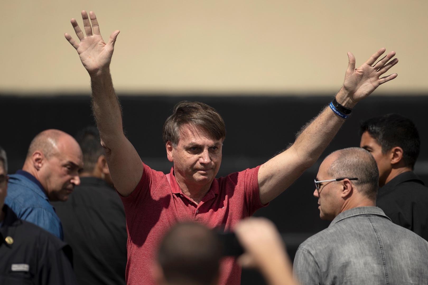 Bolsonaro ignora recomendaciones sanitarias y se une a manifestación